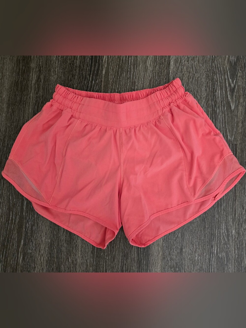 Lululemon Hotty Hot LR Shorts Size 6 4" Inseam Raspberry Cream